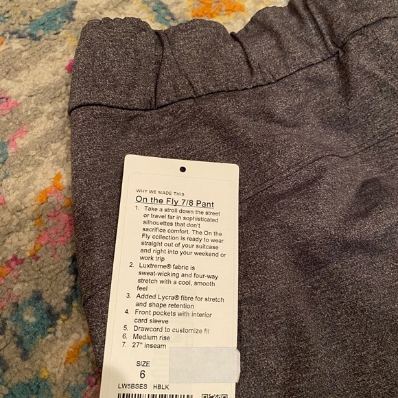 Lululemon on the fly pant 7/8 - Picture 5 of 6
